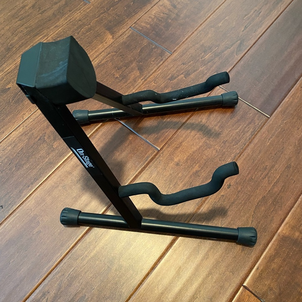 French horn stand